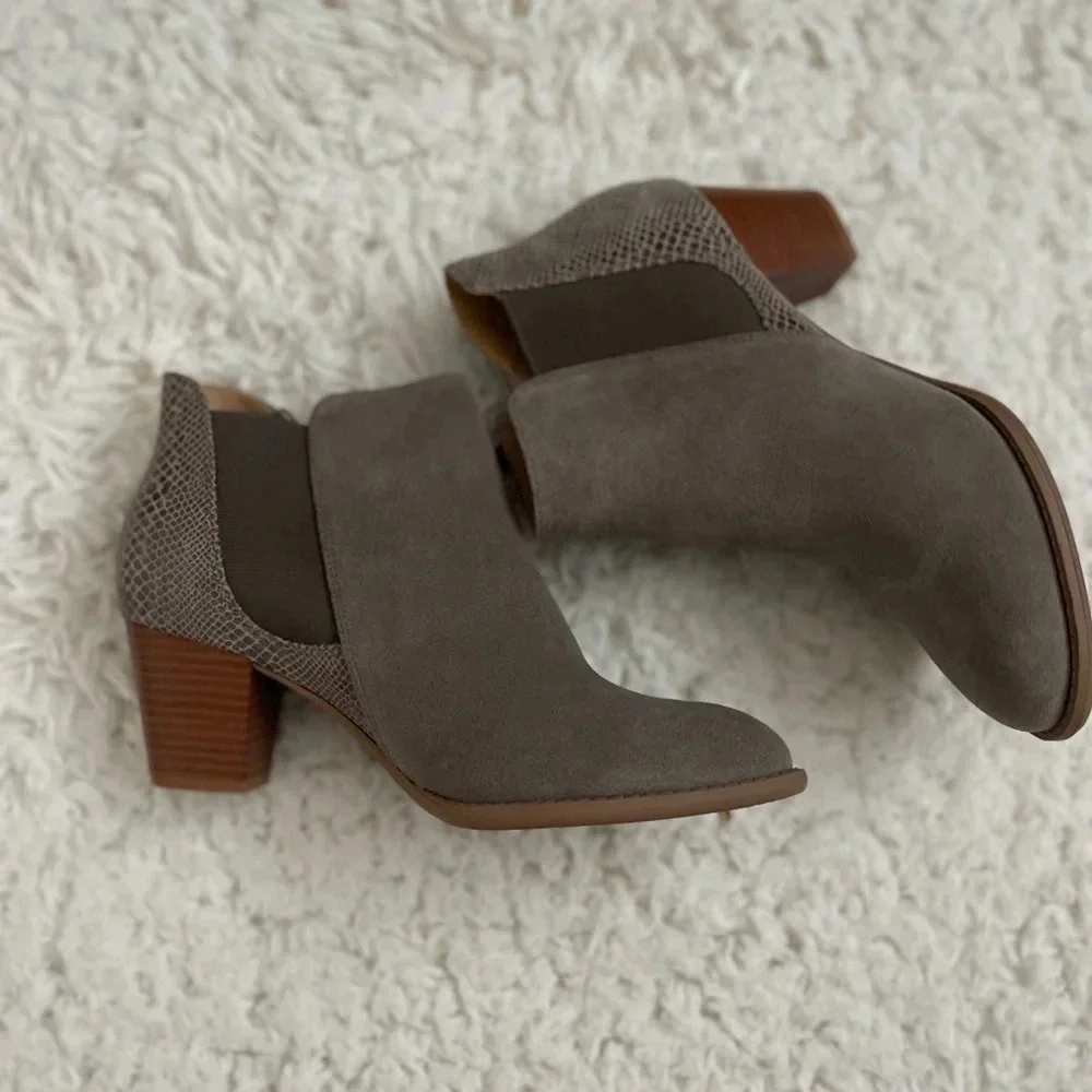Vionic Anne booties